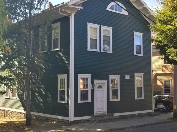 32 Farewell St APT 4, Newport, RI 02840