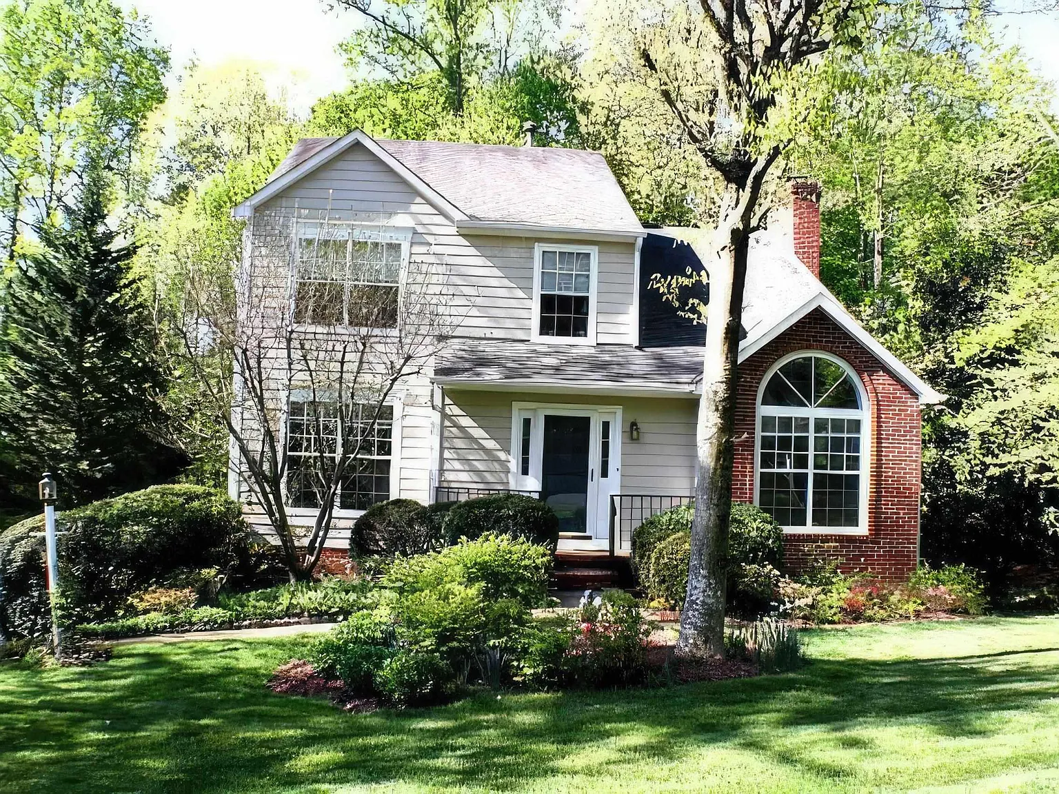 4 bed, 2.5 bath, 2259 sqft, $2,800 — Photo 1