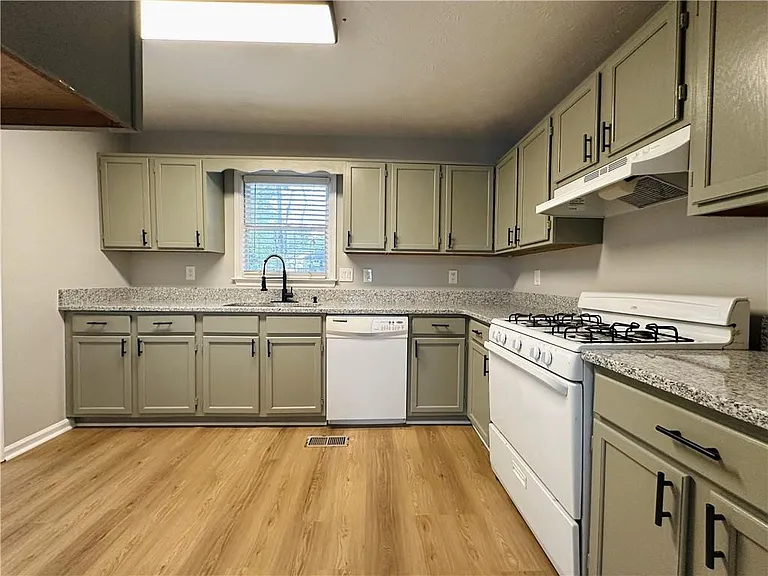 1016 Kennesborough Rd NW — Photo 14