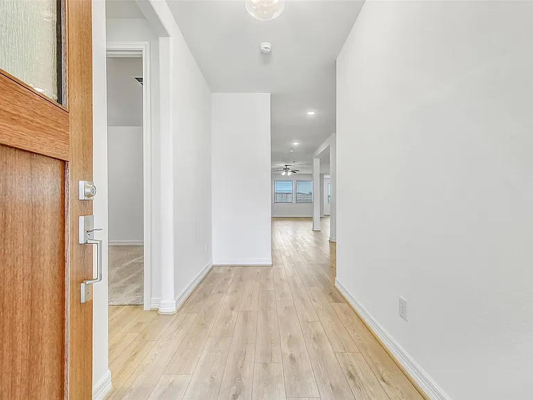4116 Silver Falls Ln — Photo 2