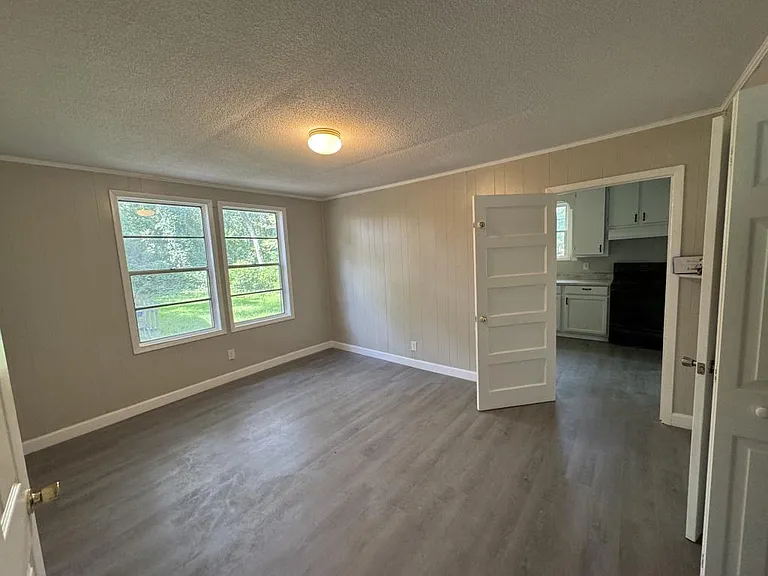 103 Floyd St — Photo 6