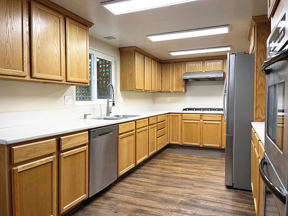 5th image of 3414 Garnet St