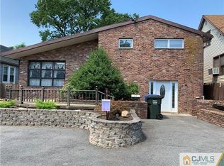 17 Hornsby St, Fords, NJ 08863