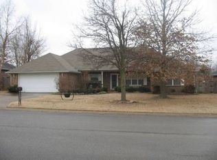 118 Center Dr, Lowell, AR 72745