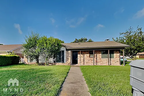 461 NW Charlyne Dr Photo 1