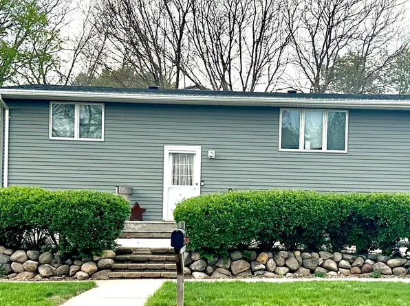 221 S Academy St, Lennox, SD 57039