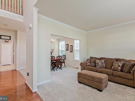 3rd image of 31 Farragut Dr