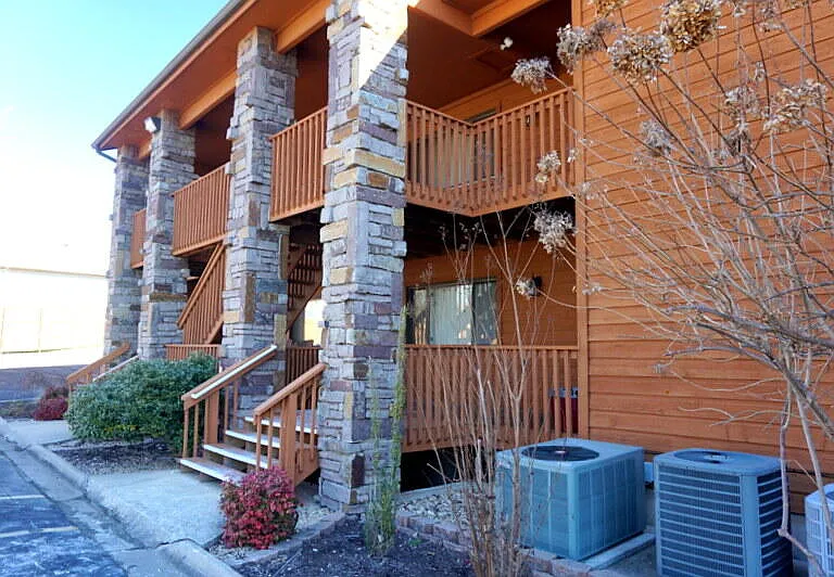189 Avondale Dr #5 — Photo 2