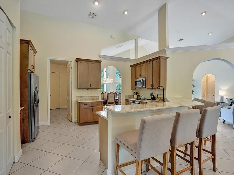 15910 Lindbergh Ln — Photo 13