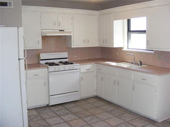 4th image of 514 E School St