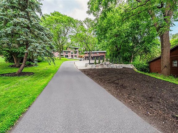 2nd image of 8949 Mississauga Rd