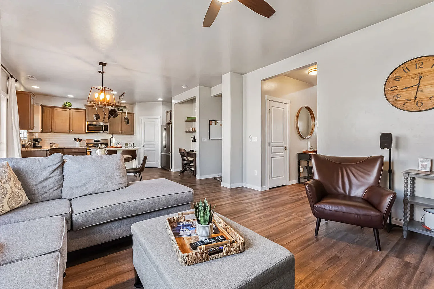 3 bed, 2.0 bath, 559 sqft, $6,837 — Photo 4