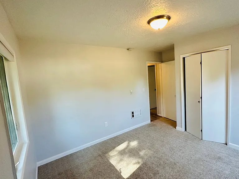 22213 NE 37th Ave — Photo 15