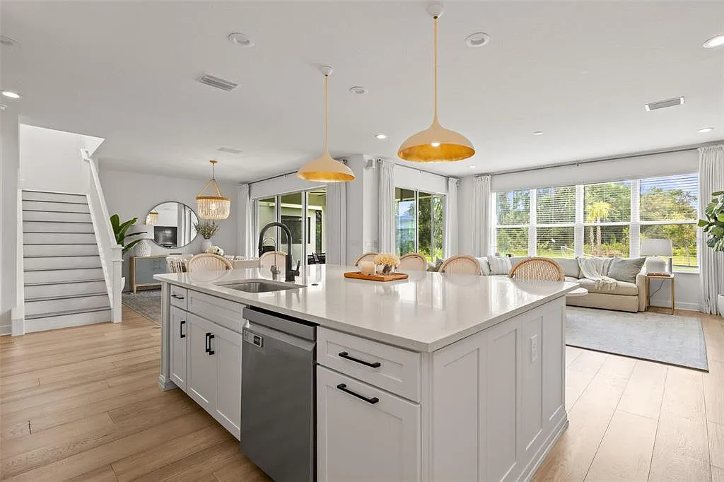 5 bed, 4.0 bath, 2961 sqft, $4,000 — Photo 3