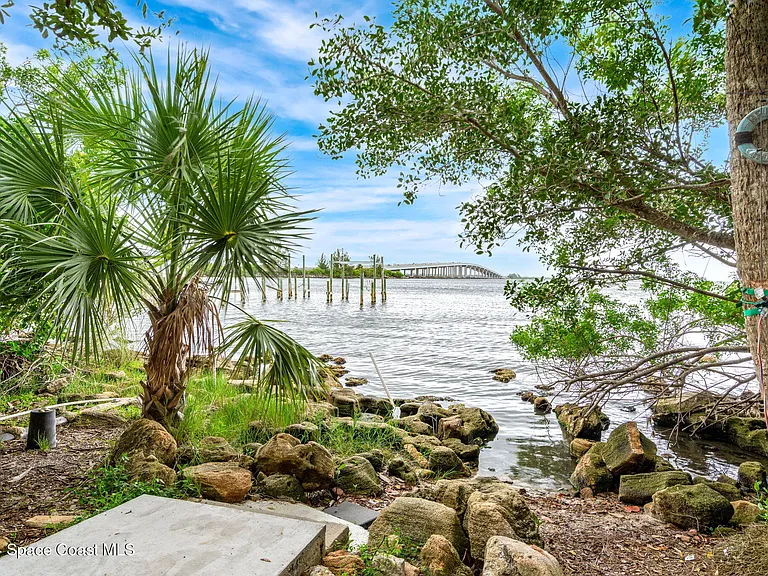 1365 Pineapple Ave #S — Photo 4
