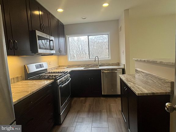4th image of 10681 Weymouth St APT 203