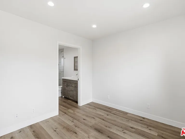 8337 Gladbeck Ave — Photo 12