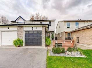 9 Aspen Ct, Hamilton, ON L8B 0A7