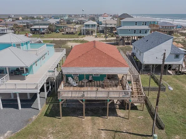 202 Sand Dune Court, Surfside Beach, TX 77541