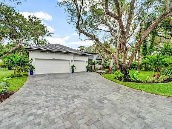 2nd image of 325 Holly Rd