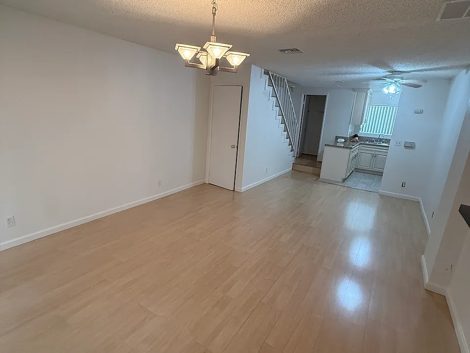 1046 Thompson Ave #5