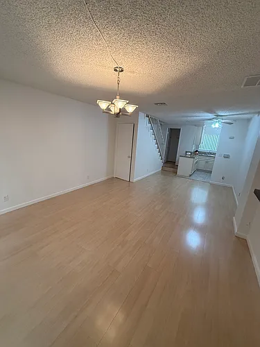 1046 Thompson Ave #5 Photo 1