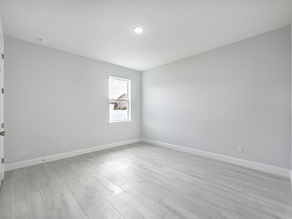 3rd image of 1825 SW Millikin Avenue
