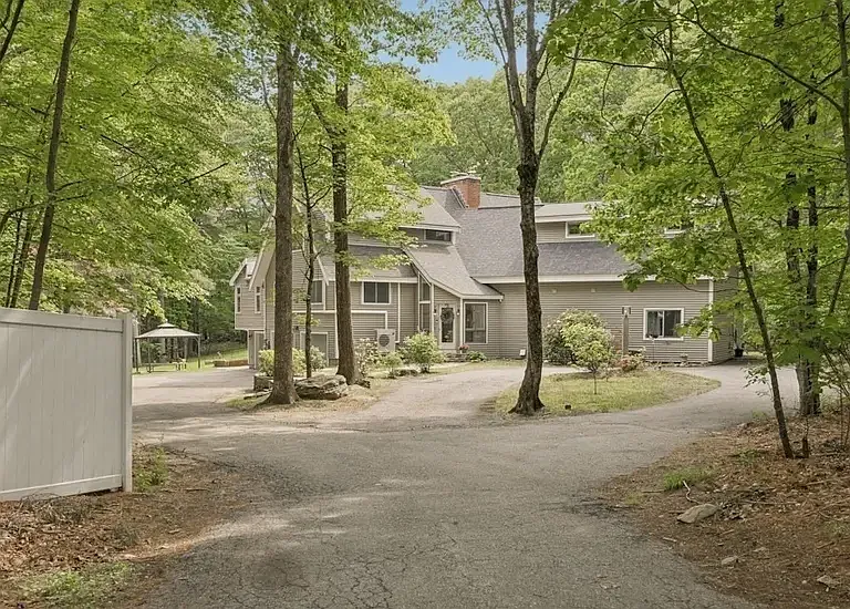 10 Cold Harbor Dr — Photo 9