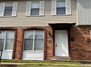903 Parkcrest Dr, Saint Charles, MO 63301