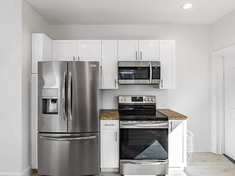 440 SW 21st Rd — Photo 3