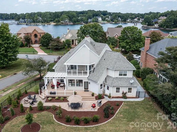 17626 Spinnakers Reach Dr, Cornelius, NC 28031