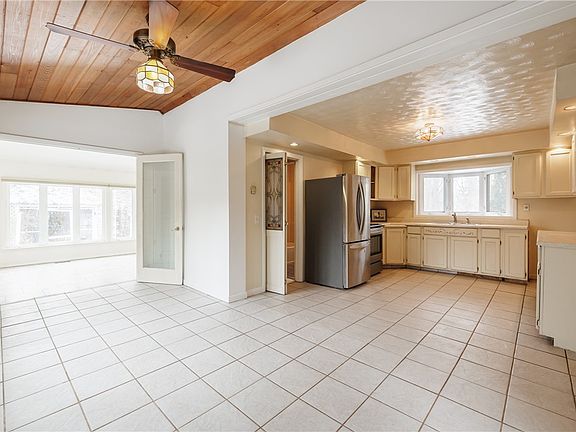 2nd image of 1055 Klem Rd