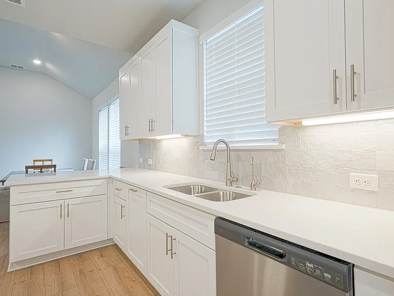 11439 Chepstow Cres — Photo 6