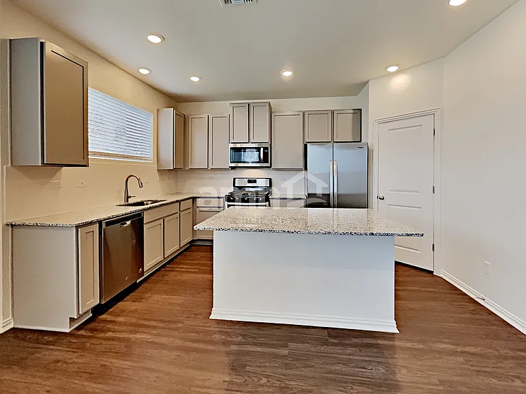 2733 Lillybrook Ln — Photo 3