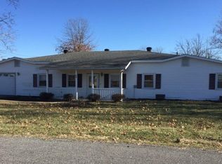 110 N 2nd St, New Douglas, IL