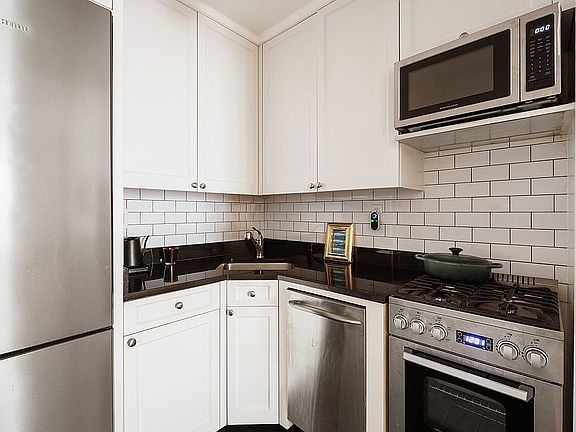 4th image of 145 W 80th St APT 3F