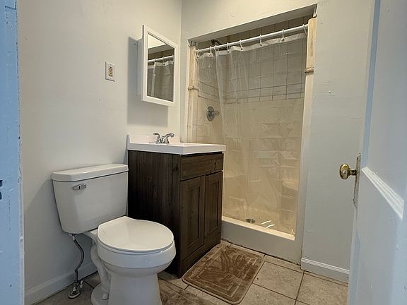 3rd image of 219 7th St SW #1