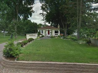 1028 Rhode Island Ave N, Golden Valley, MN 55427