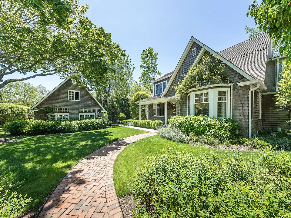 52 Old Barn Ln
