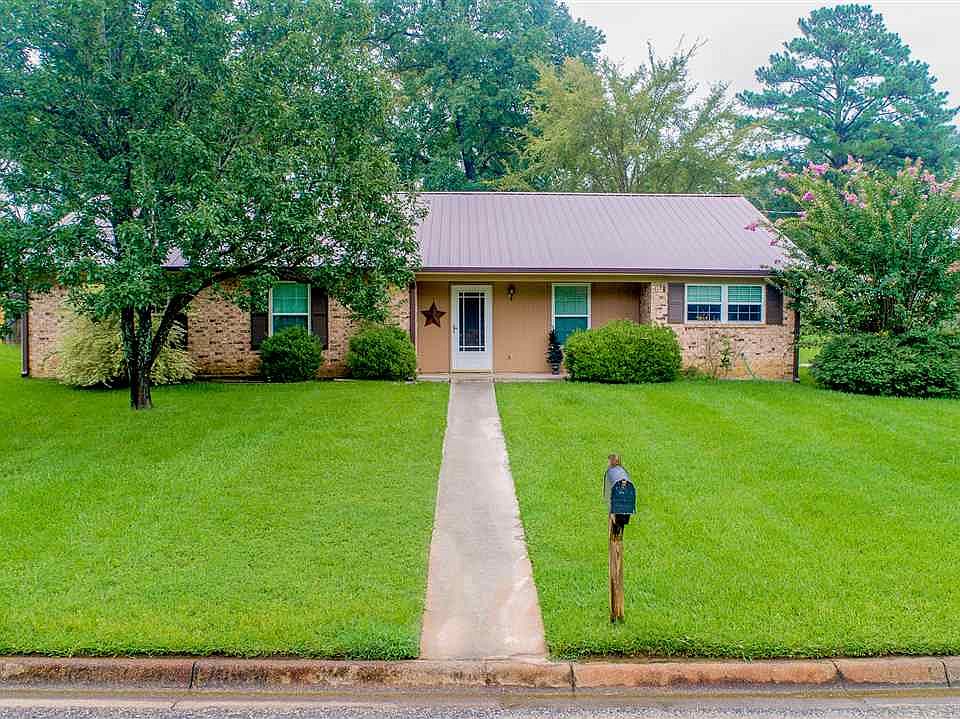 1st image of 302 Joan Ln