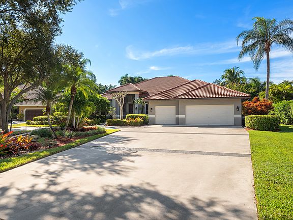 4th image of 1295 Manor Ct