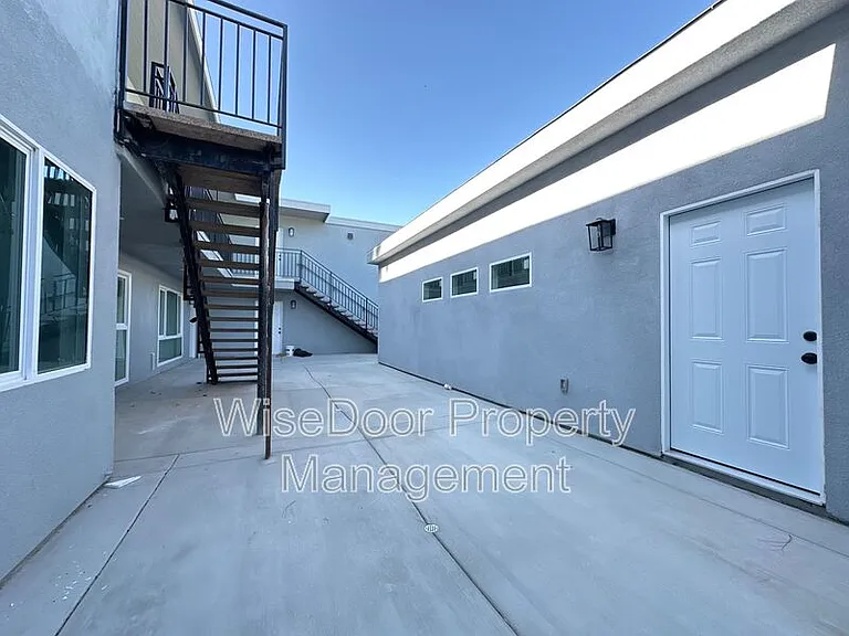 10392 Lampson Ave — Photo 14