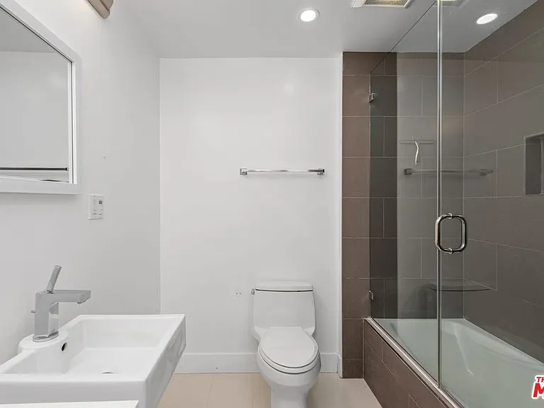 7250 Franklin Ave #511 — Photo 5