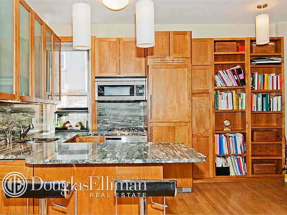 3rd image of 309 W 93rd St APT 6D