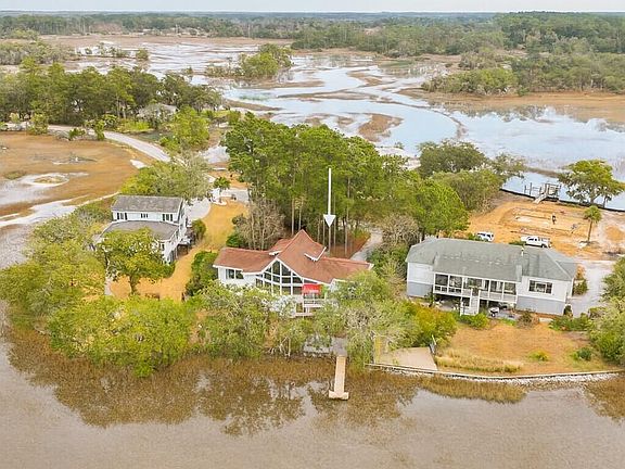 3rd image of 72 Lost Island Rd