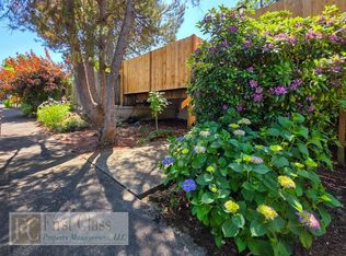 9555 SW Hall Blvd APT 20, Tigard, OR 97223