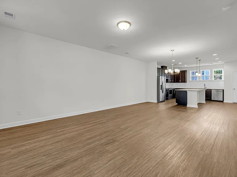 544 McLernon Trce — Photo 7