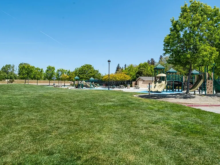 Laird Cir — Photo 40