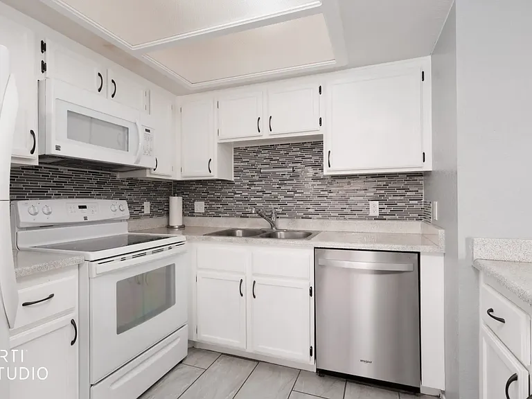 453 Mesa Blvd #201 — Photo 8