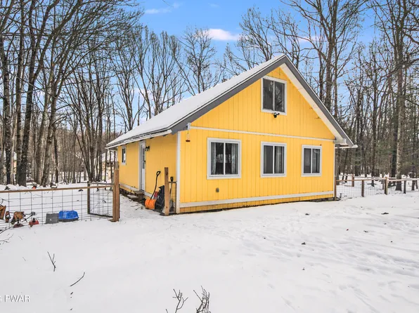 802 Song Mountain Ter, Hawley, PA 18464